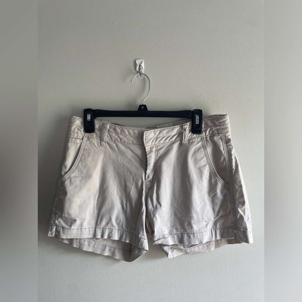 Elle Women's Tan Khaki Beige Size 6 Shorts